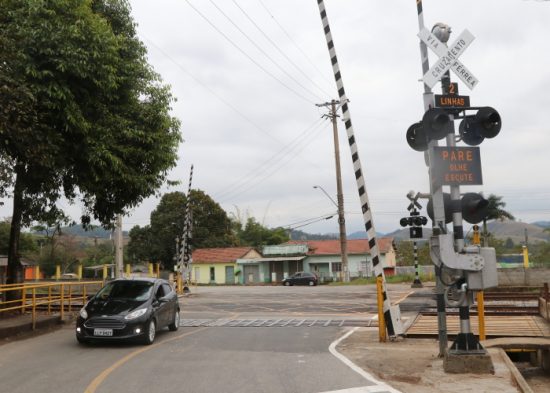 Bairro Pagador Andrade, que fica na região norte de Jacareí, recebe sinalização automática para linha férrea