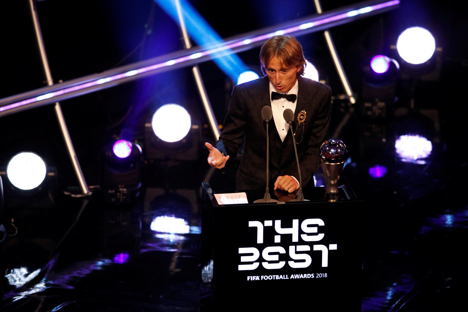 Luka Modric desbanca CR7 e é eleito o melhor jogador do mundo pela Fifa 