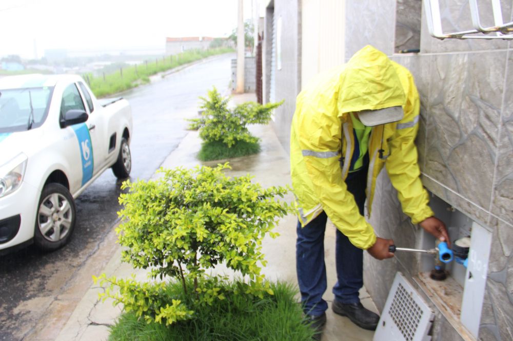 Moradores e autoridades questionam a Sabesp