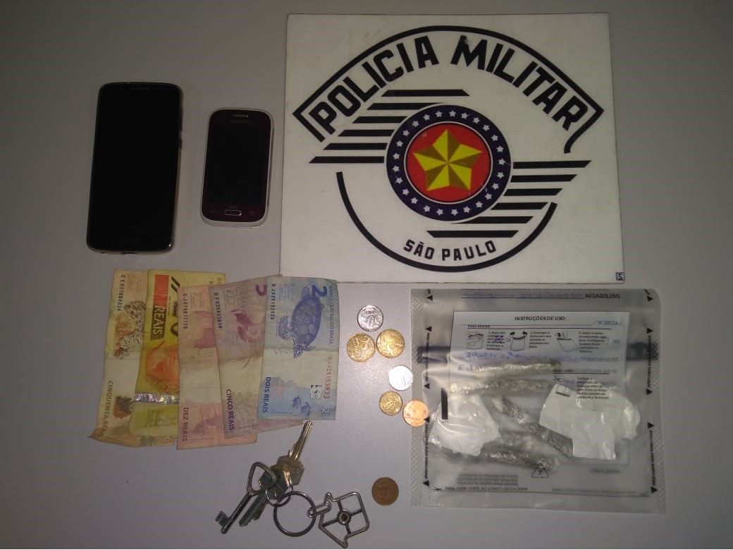 Dupla é detida com drogas no centro de Guararema