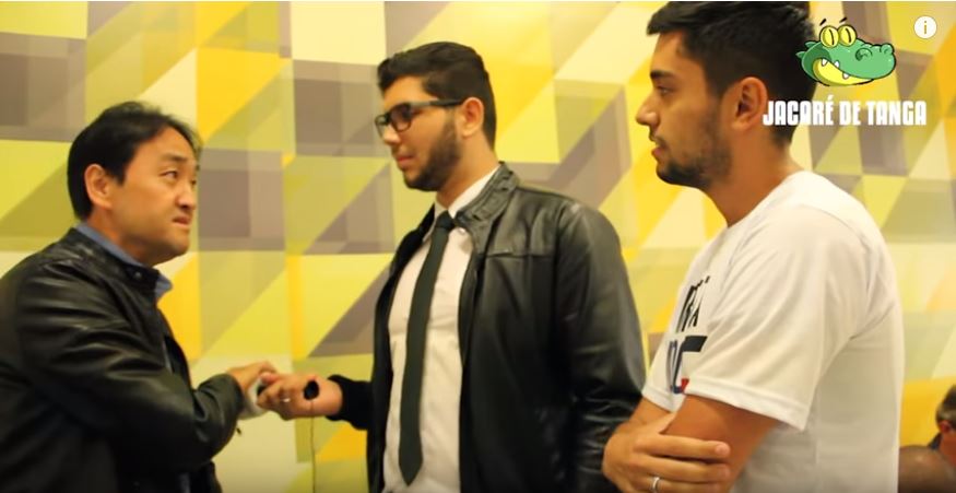 Youtubers cobram denúncia na prefeitura de Mogi das Cruzes e não são bem recebidos