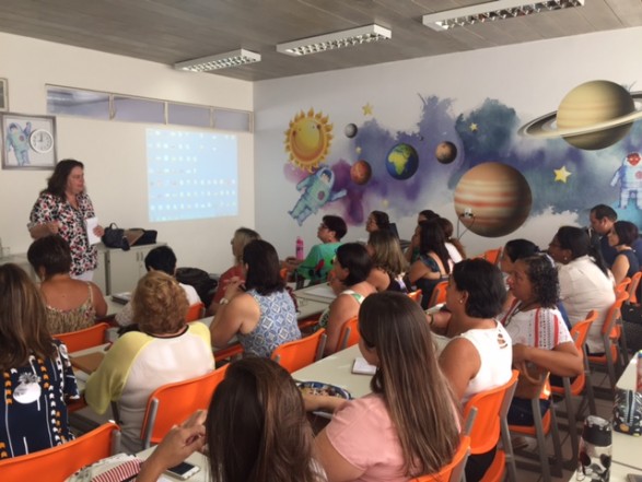 Guararema fornece palestras e reuniões para professores 