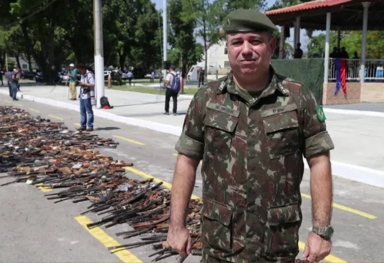 Tenente-coronel do Exército é preso por suspeita de desvio de armas para clube de tiro