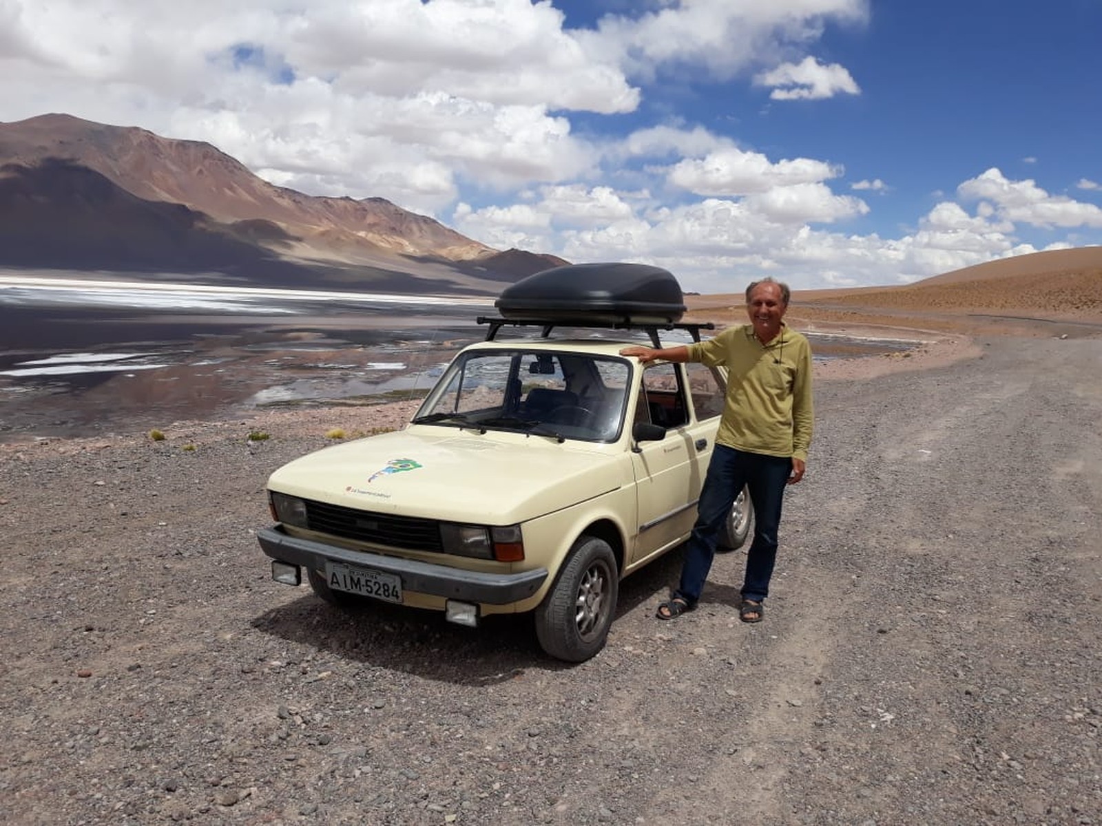Curitibano aposentado viaja 15 mil km sozinho pela América do Sul com um Fiat 147