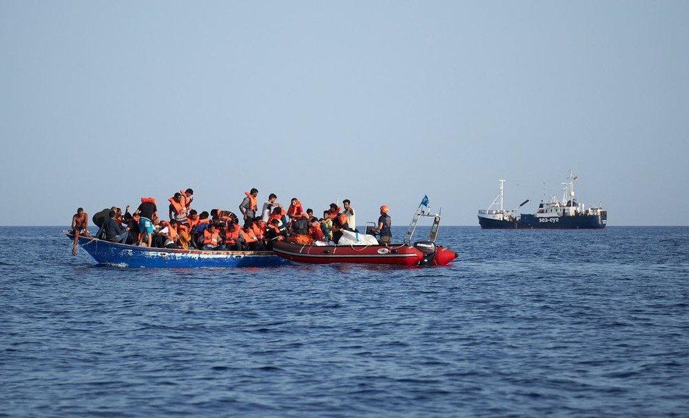 Um barco humanitário resgatou 44 migrantes que estvam na costa da Líbia
