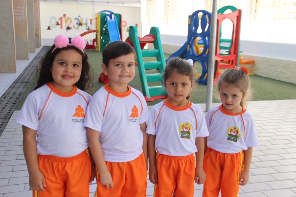 Alunos da rede municipal  de ensino de Guararema recebem uniformes escolares