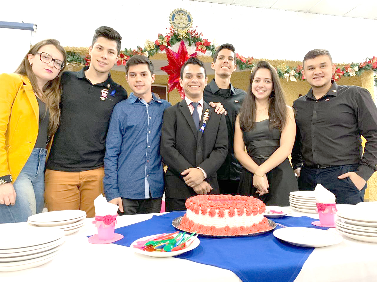Rotaract Club realiza festa em comemoração aos 2 anos