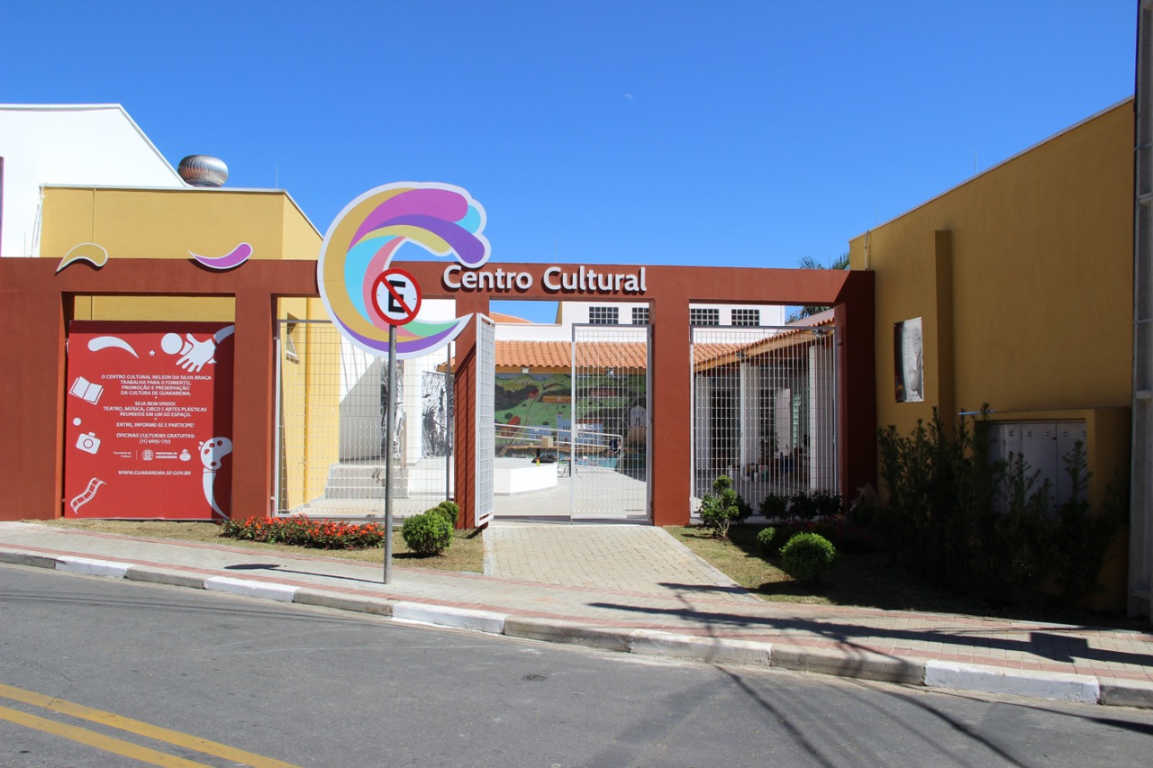 Oficina de teatro infantil e adolescente é realizada no Centro Cultural