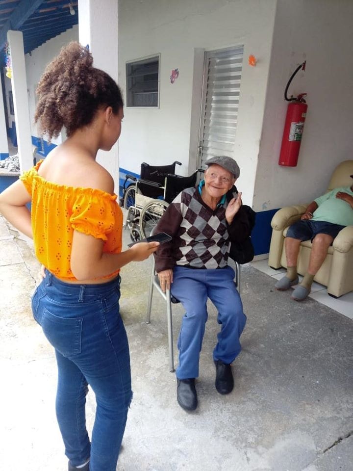 Jovens da PIB visitam Lar dos Velhinhos de Guararema