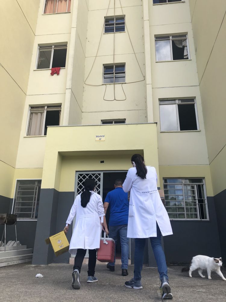 Prefeitura de Guararema realiza vacinação casa a casa para idosos