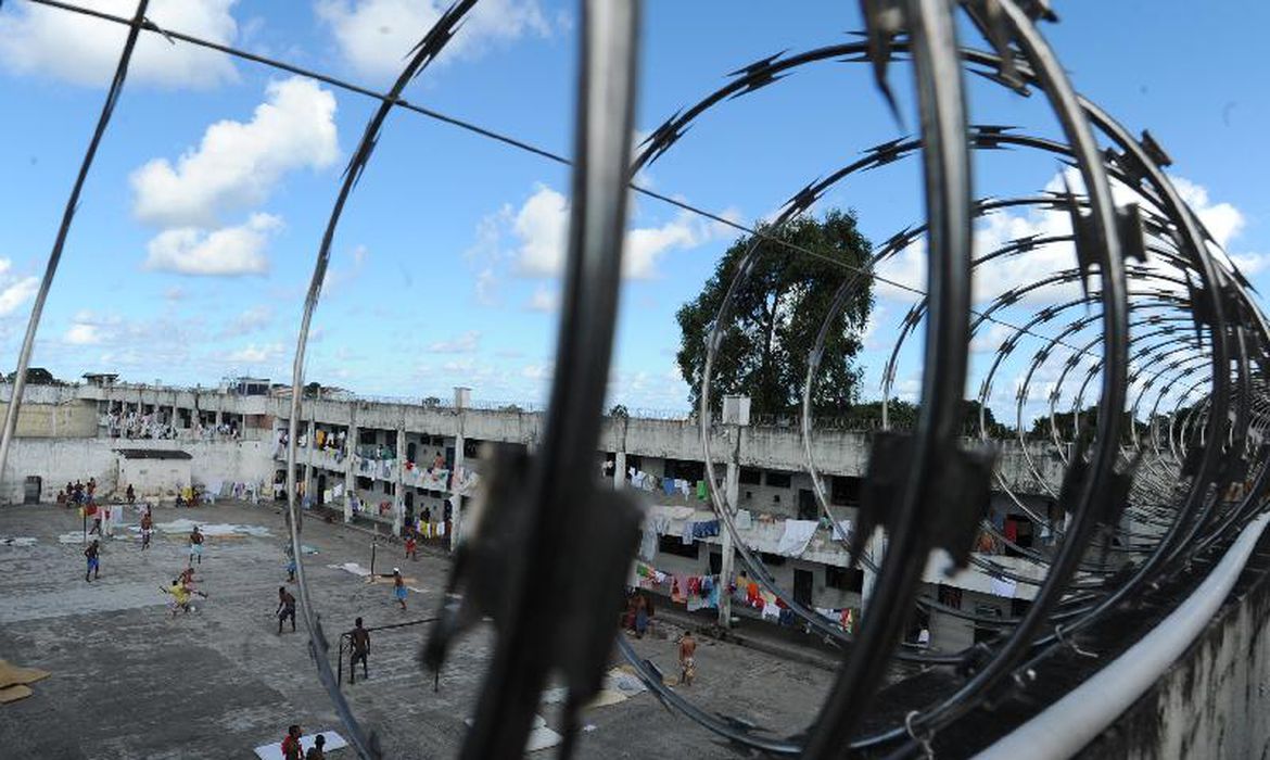 Departamento Penitenciário Nacional suspende visitas em prisões federais