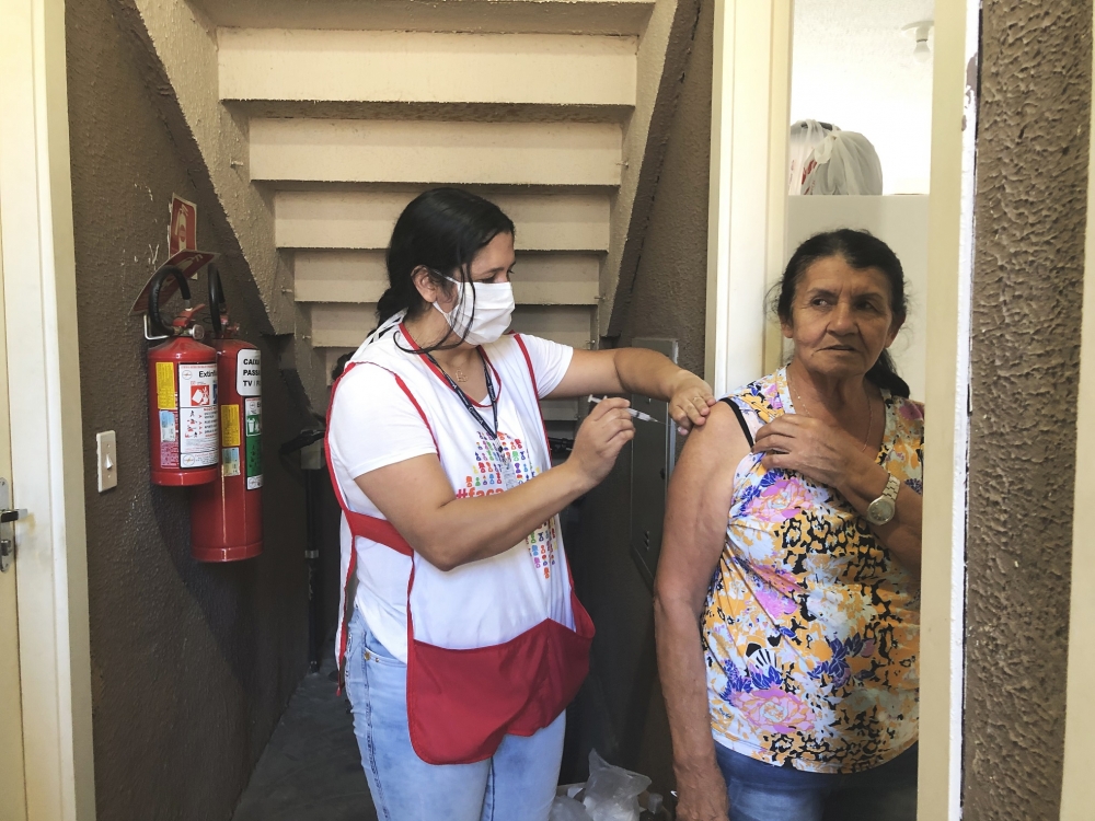 Guararema cria agendamento para realizar vacinação domiciliar contra gripe em idosos