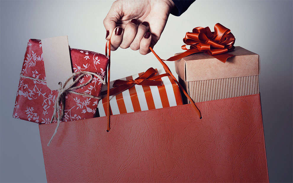 Confira dicas práticas para economizar e não cair em golpes durante as compras de Natal