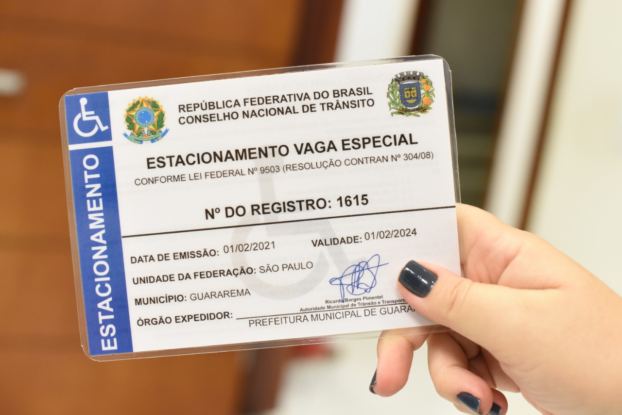 Moradores de Guararema podem solicitar cartão de estacionamento na sede da Prefeitura