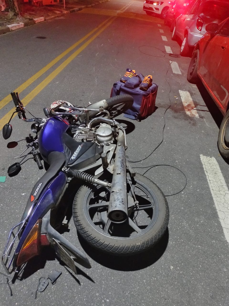 Motociclista é arremessado após enroscar em fios de telefonia em Guararema