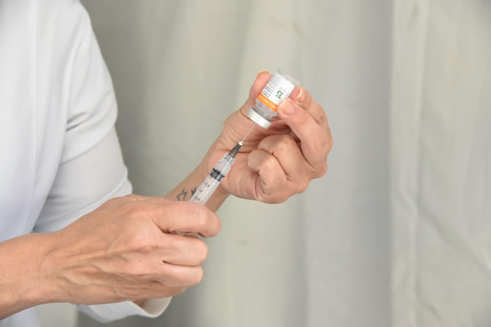 Vacinas contra Covid-19 para imunizar idosos de 64 anos chegam ao Alto Tietê
