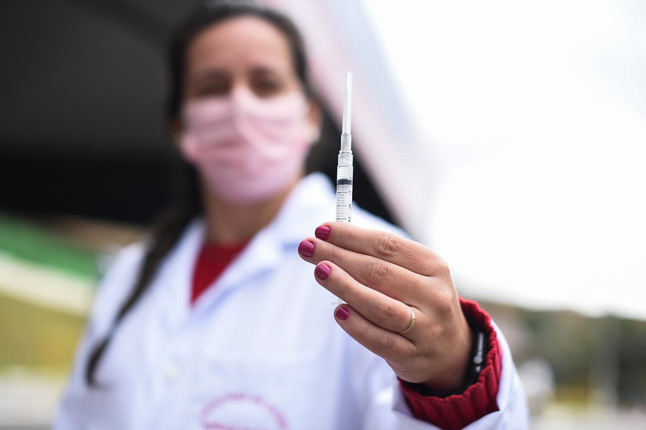 Cadastro para vacinação contra Covid-19 de pessoas entre 43 e 49 anos acontece em Guararema