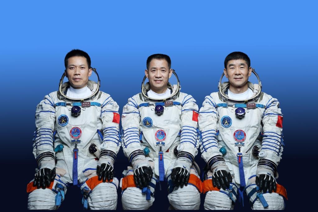 China envia os primeiros três taikonautas para a Estação Espacial Chinesa