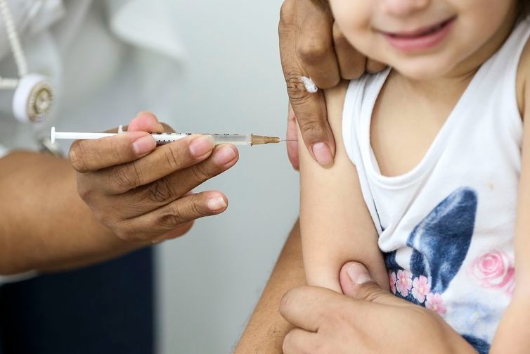 “Necessário”, analisa especialista sobre a vacinação de crianças
