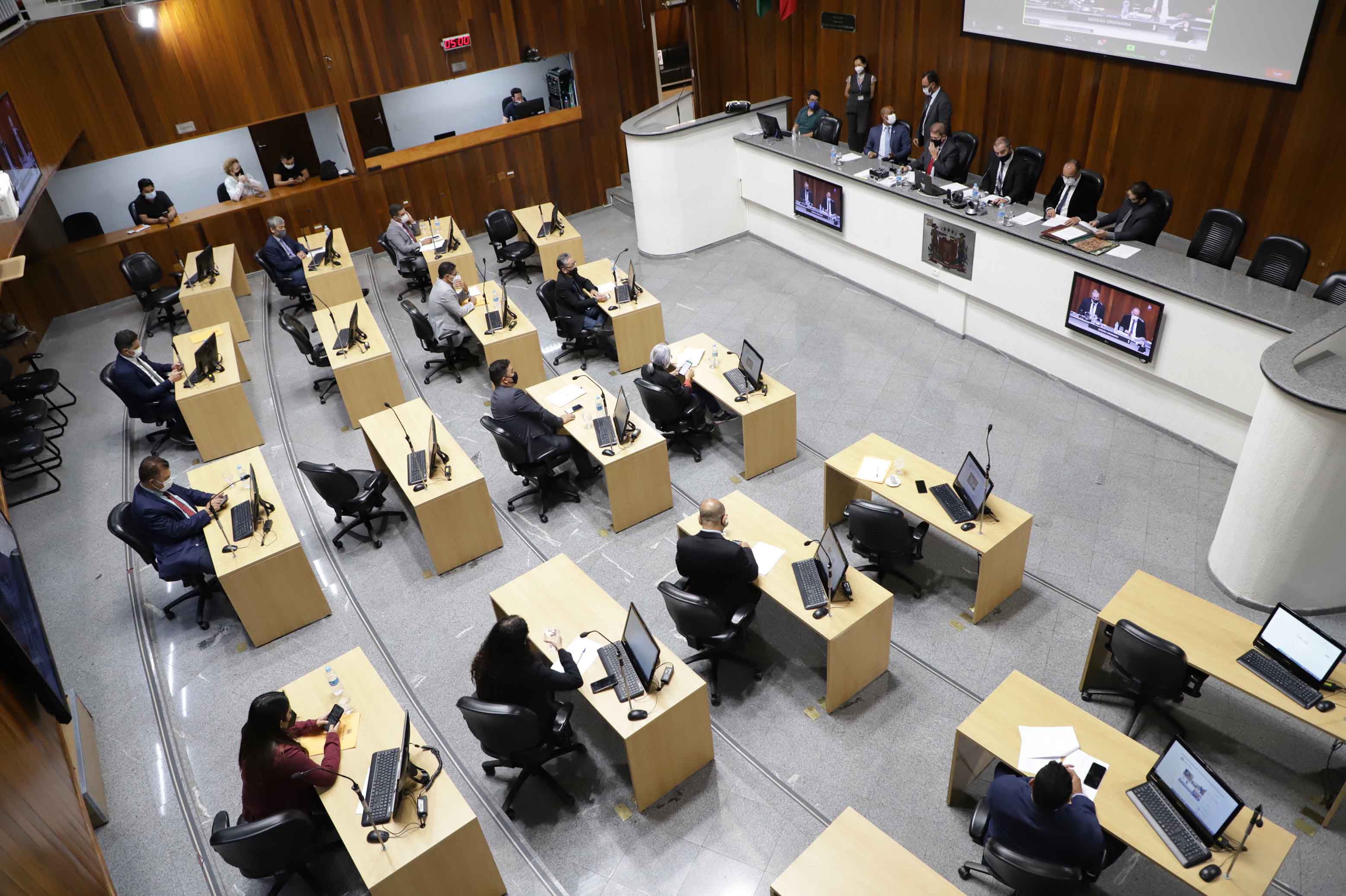 Vereadores questionam falta de professores para o início das aulas