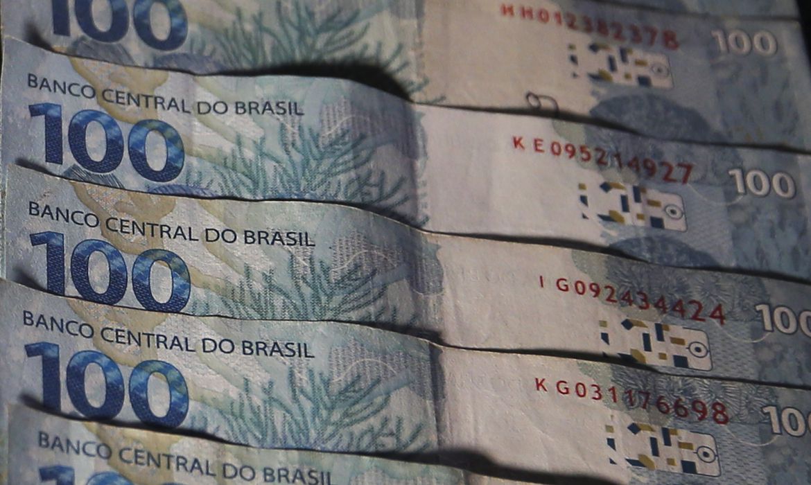 Bolsonaro anuncia redução de até 25% das alíquotas do IPI
