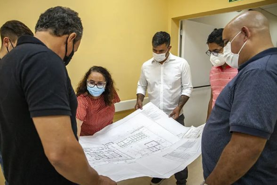 Caio Cunha visita obras da Maternidade Municipal