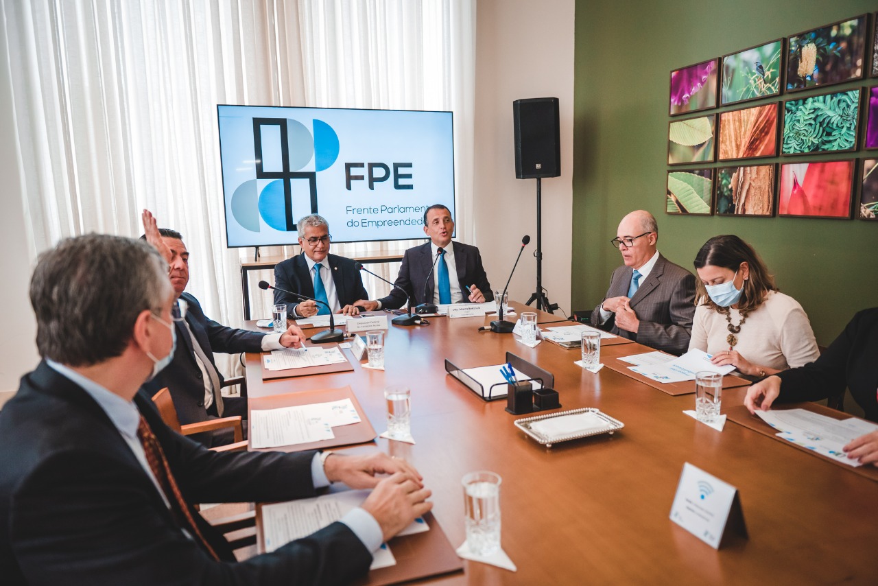 FPE promove debate sobre a alta dos combustíveis no Brasil
