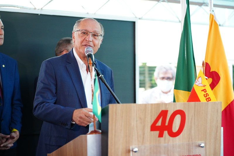 “Já estou me sentindo em casa”, declara Geraldo Alckmin, em ato de filiação ao PSB