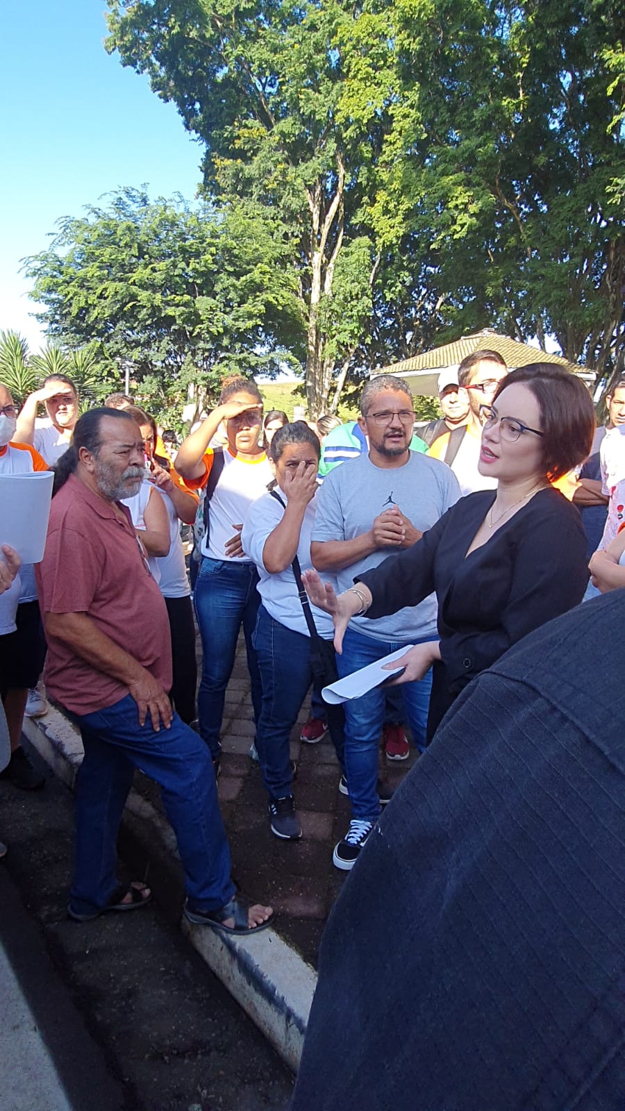 Servidores fazem mobilização pacífica em Guararema