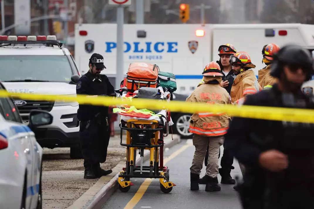 Ataque em metrô de Nova York deixa 13 pessoas feridas