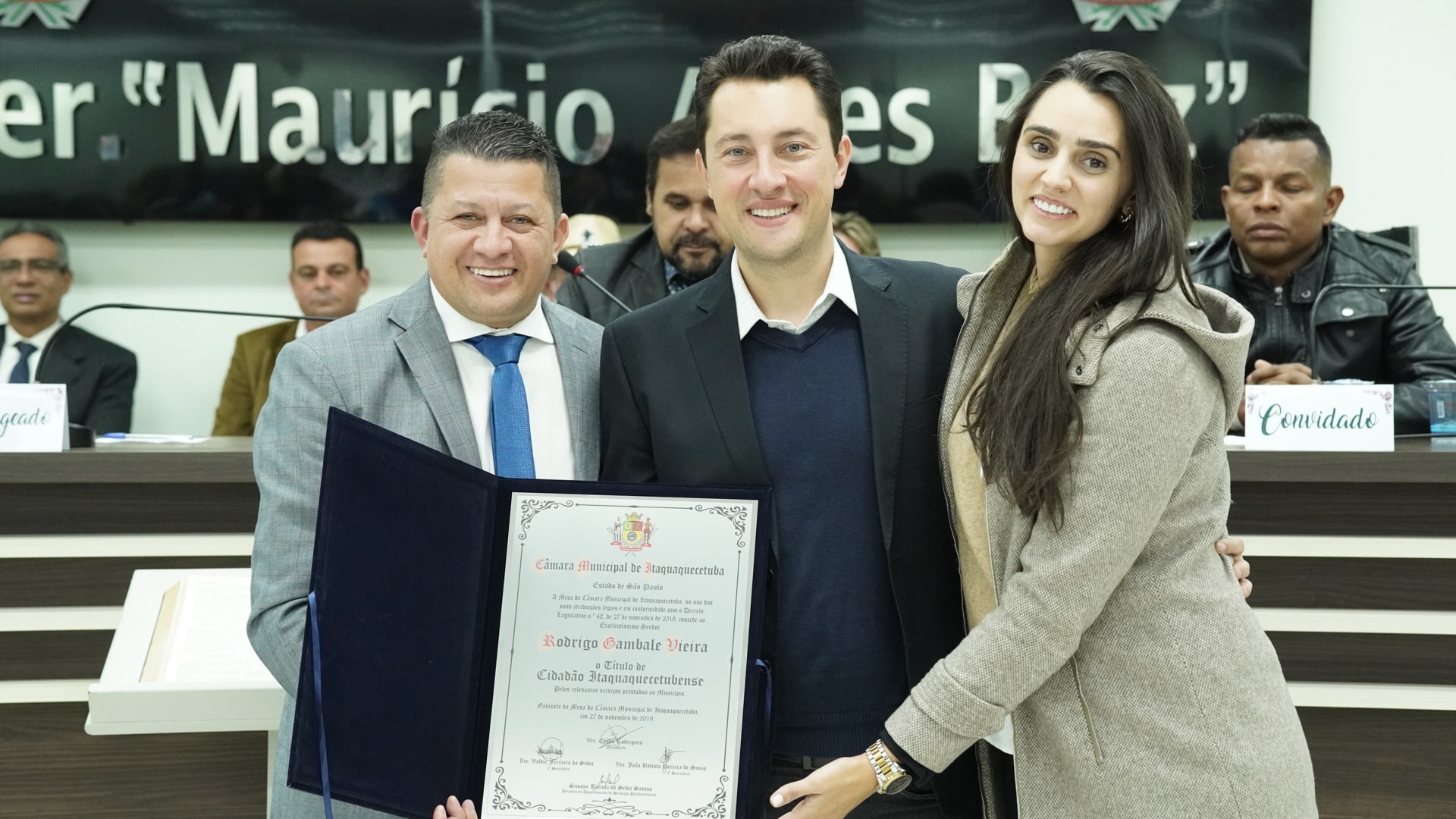 Deputado Rodrigo Gambale recebe título de "Cidadão Itaquaquecetubense" por conquistas para a causa animal  