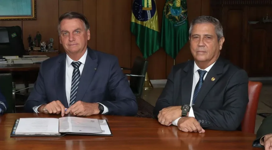 Bolsonaro confirma Braga Netto como candidato a vice nas Eleições 2022