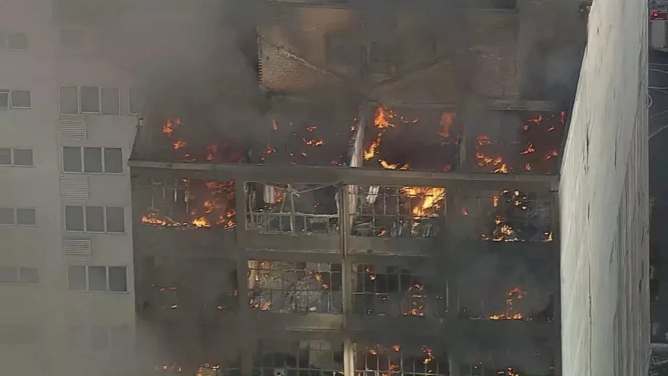 Incêndio atinge cinco prédios no centro de São Paulo