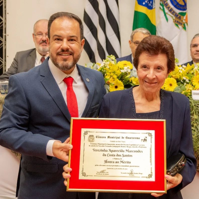 Tia Tê recebe Diploma de Honra ao Mérito