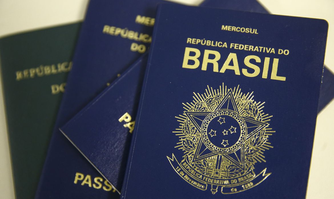 Confecção de passaportes é suspensa pela PF por falta de verba 