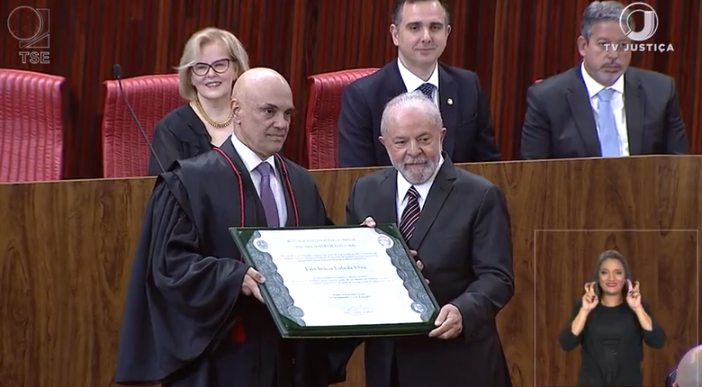 Lula se emociona ao ser diplomado pelo TSE e agradece ao povo brasileiro; Geraldo Alckmin também participou da cerimônia 