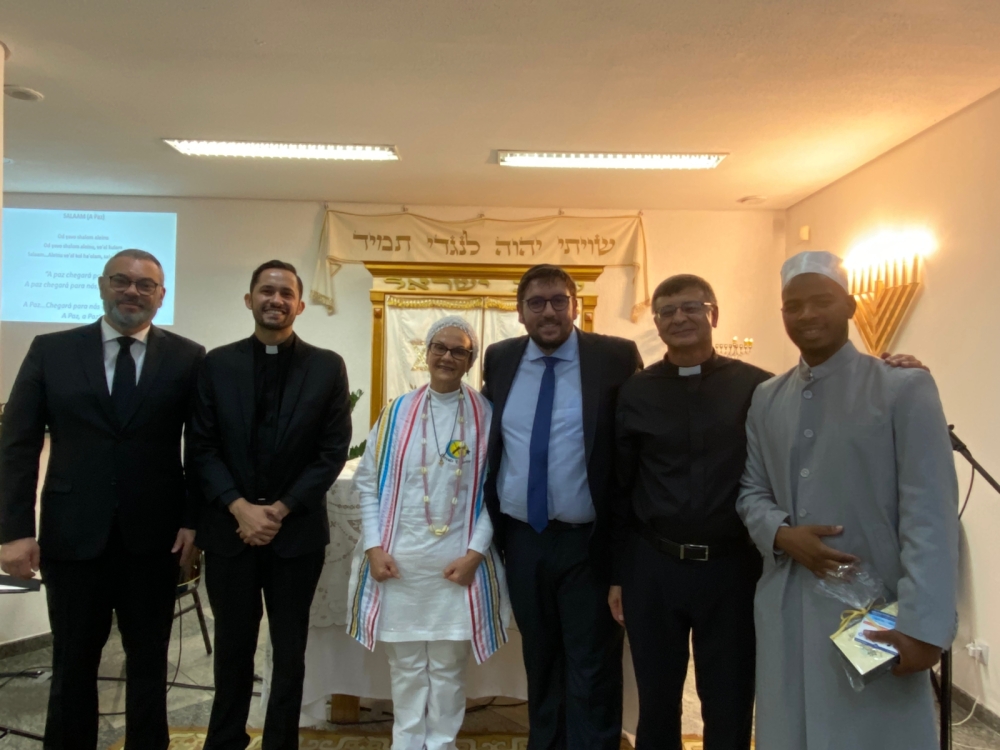 Comunidade Arizal realiza evento Inter Religioso e conta com a participação de diferentes líderes  
