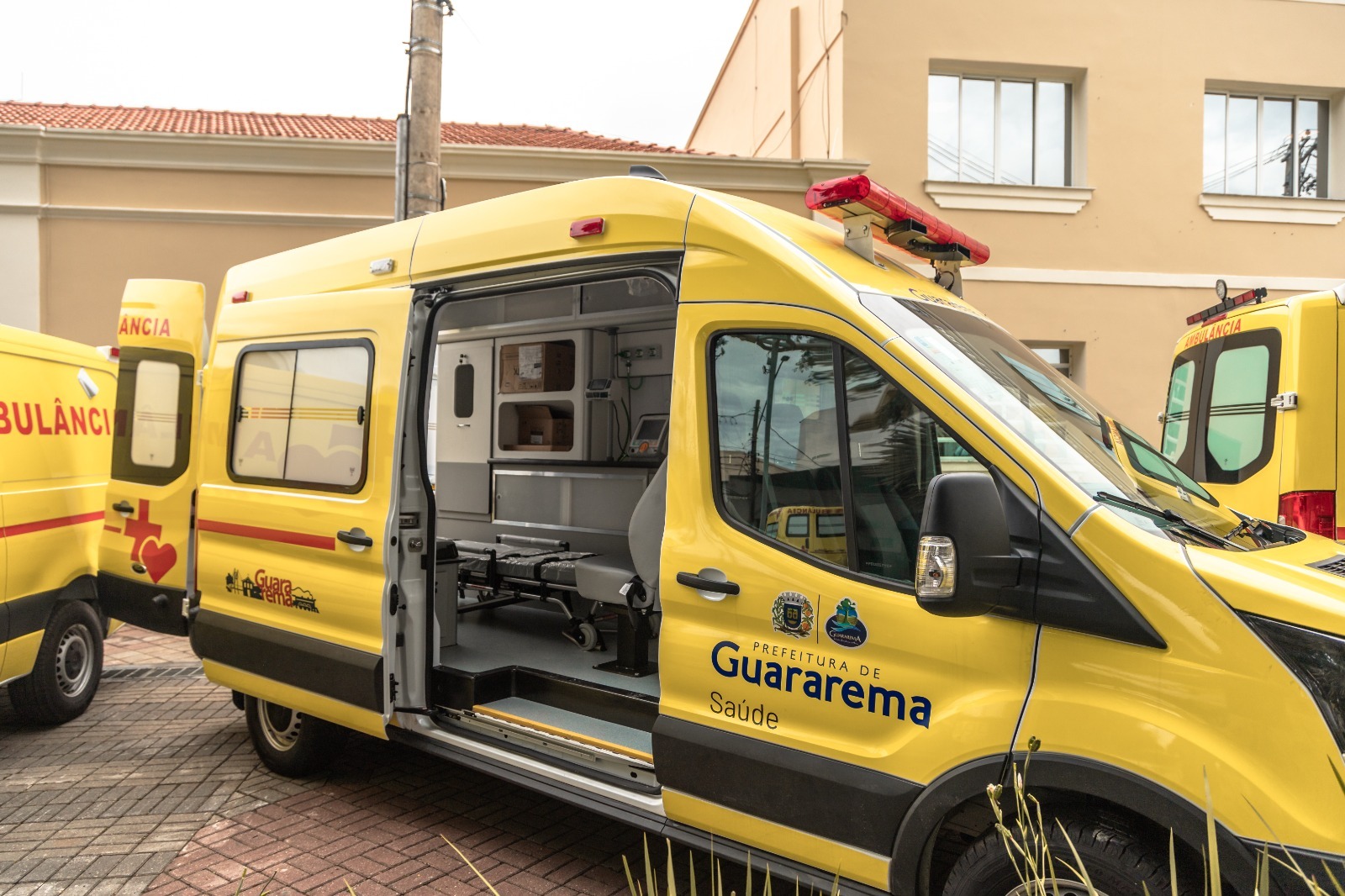 Guararema recebe nova frota de ambulâncias para compor serviços de Saúde