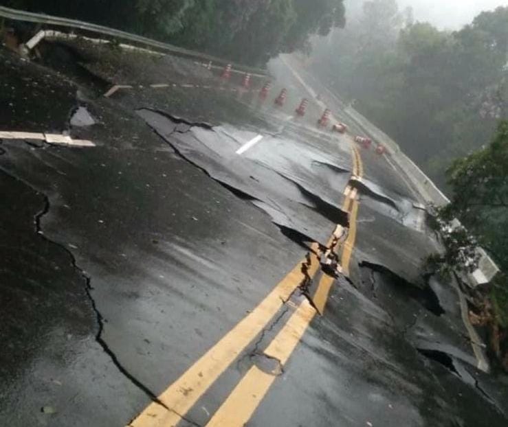 Mogi-Bertioga segue interditada após rompimento de tubulação