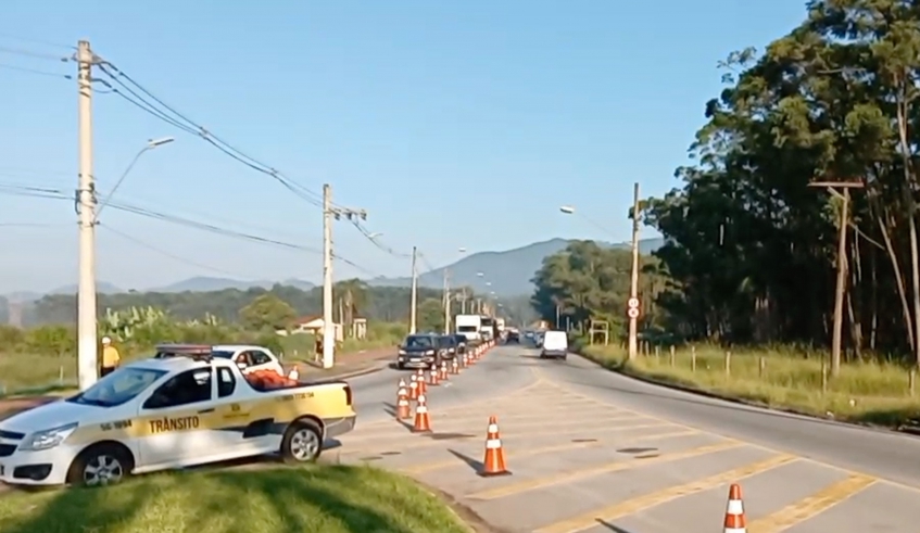 Interdição parcial da Avenida Pedro Romero em Mogi 