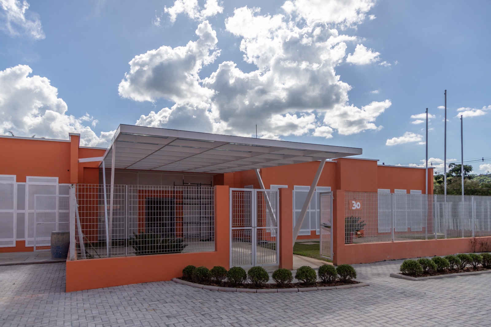 Em Guararema, nova escola homenageia a Áquie Erruzo de Lara