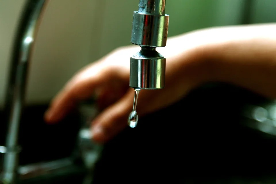 Suspensão no abastecimento de água em Arujá devido à manutenção em adutora