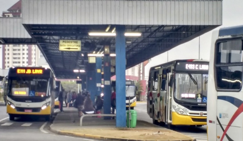 Mogi das Cruzes sanciona leis para concessão de terminais e exploração publicitária de abrigos de ônibus