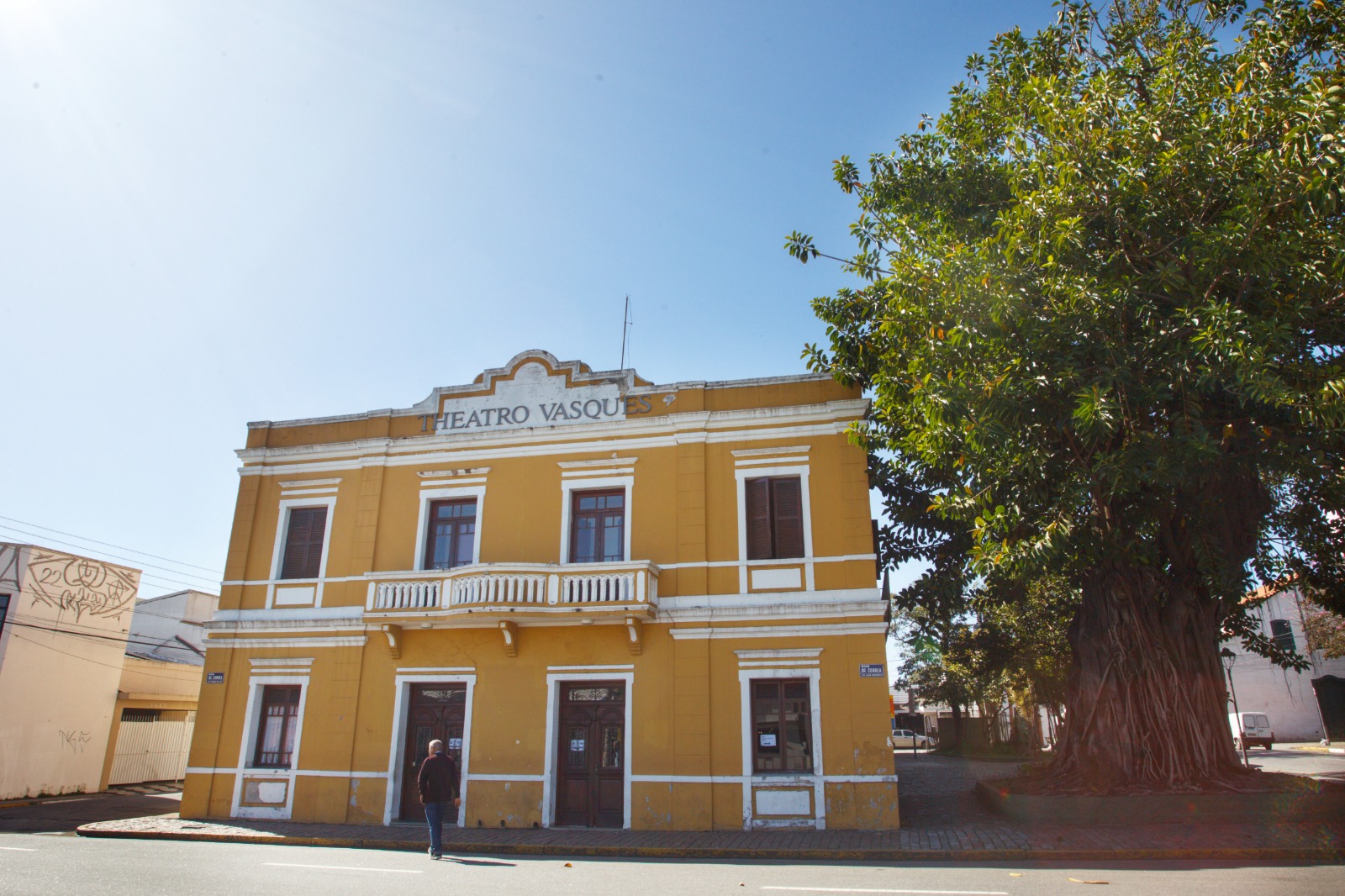 Espetáculo ‘Deslocaloca’ se apresenta no Theatro Vaques em Mogi