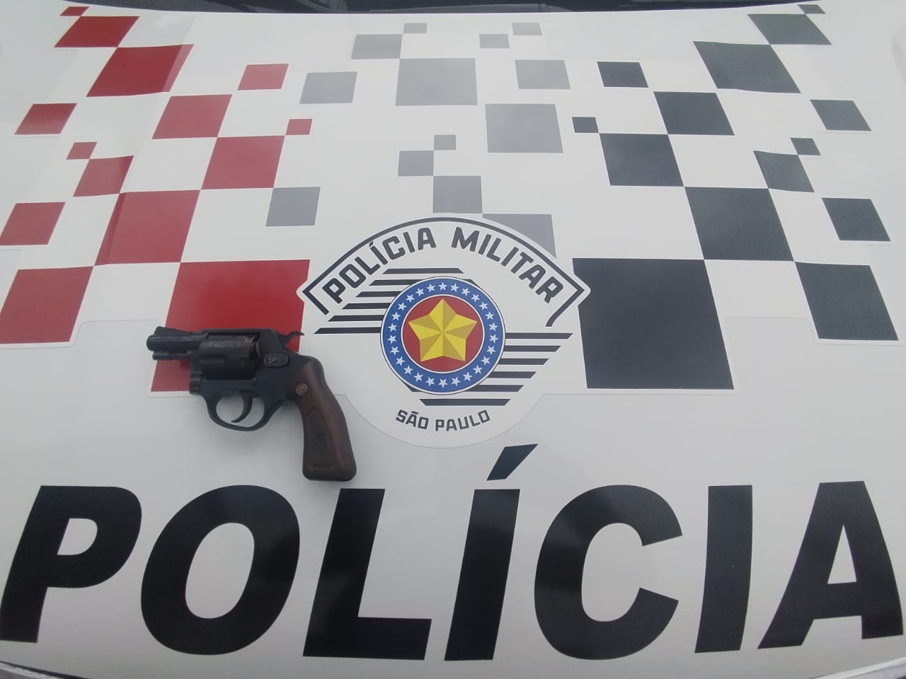 Apreensão de arma e prisão em flagrante em Guararema