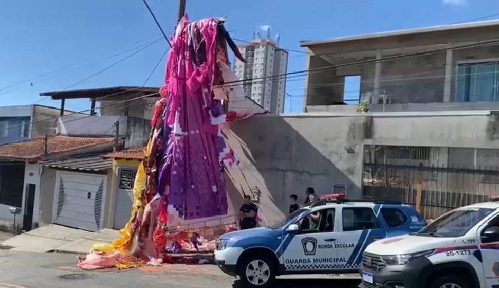 Balão ilegal é apreendido na Vila Cléo em Mogi das Cruzes