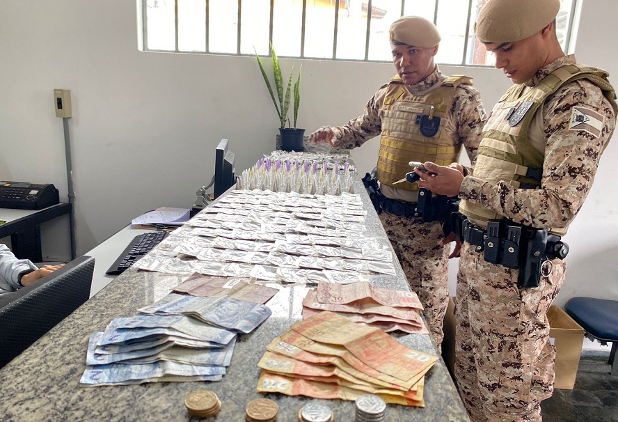 Drogas e dinheiro são encontrados em patrulha na Chácara Guanabara