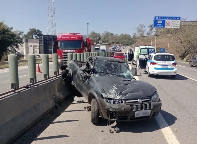 O motorista causou uma sequência de acidentes na Rodovia Mogi-Dutra e foi detido sob suspeita de uso de drogas