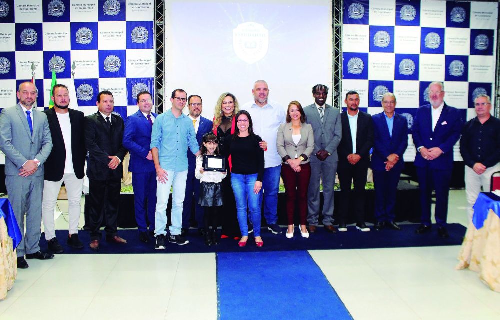 Mariana Theodoro recebe homenagem da Câmara Municipal de Guararema