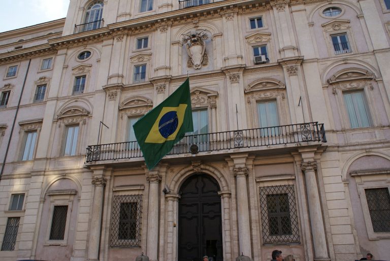 Brasil concede visto temporário ou de residência a moradores de países da CPLP